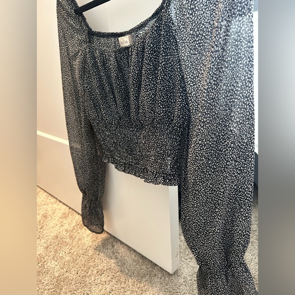 Altar’d State Cropped Leopard Print Long Sleeved Blouse - Picture 3 of 5